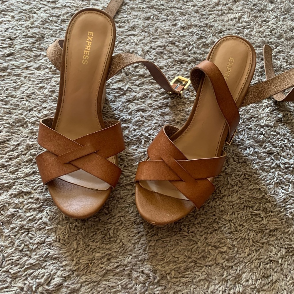 Size 8 express wedges